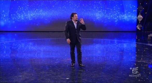 enrico brignano monologo amici 11 enrico brignano monologo amici 11