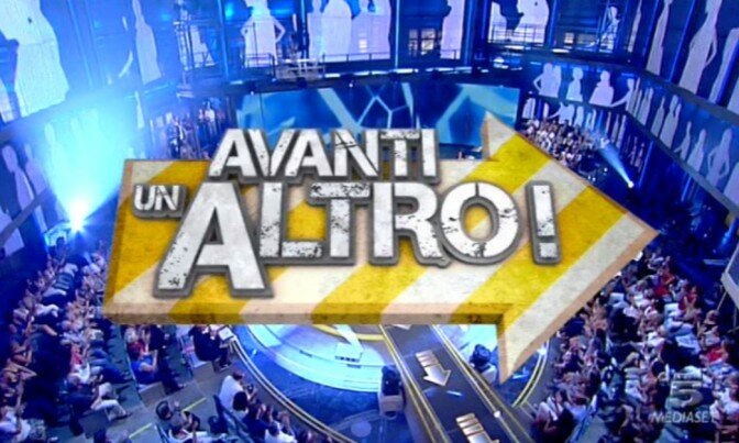 avanti-un-altro-canale-5-logo