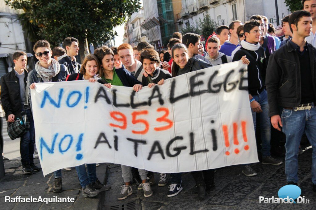 Illustrazione: Studenti Aversani: “No alla legge 953 (ex-Aprea)” – Foto dello sciopero