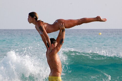Illustrazione: Belen e Stefano: ancora passi di danza.