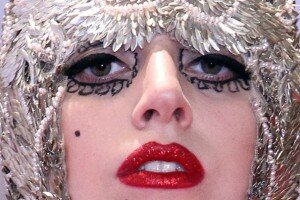 lady-20gaga-2c-20fan-20entusiasti-20per-20l-27unica-20data-20italiana-20a-20milano-5[594]x[396]600x400