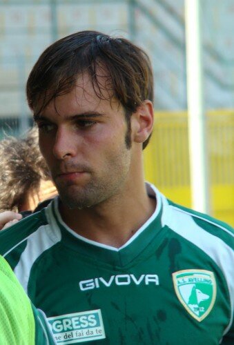 Illustrazione: Diplomi comprati: coinvolta anche Micol Olivieri e il calciatore Zigoni