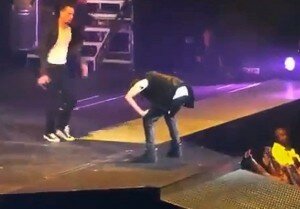 Justin-Bieber-puking-during-Arizona-concert