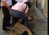 [VIDEO] Sette vigili per arrestare un ambulante a Venezia