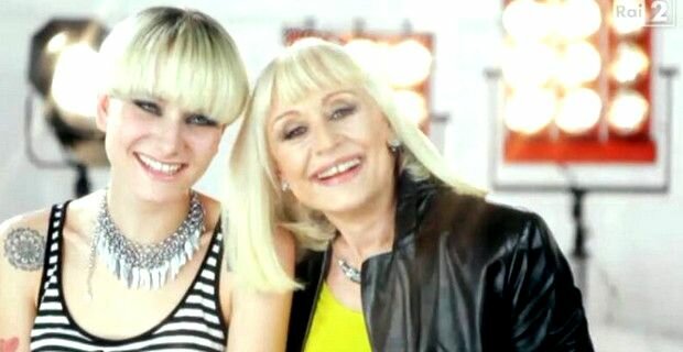 veronica-de-simone_raffaella-carra-default